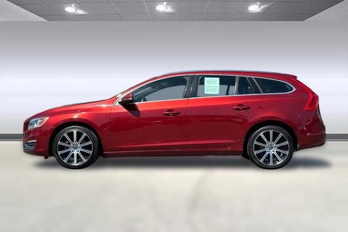 Flamenco Red Metallic 2015 Volvo V60 T5 Premier