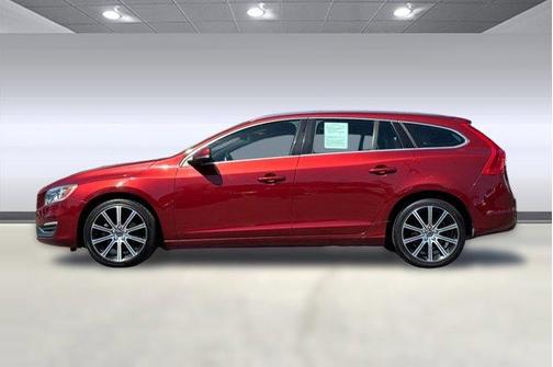 Flamenco Red Metallic 2015 Volvo V60 T5 Premier