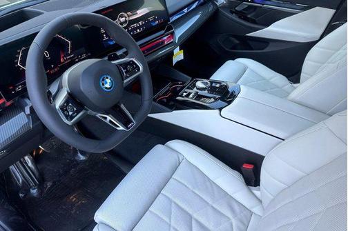 2026 BMW 550e xDrive