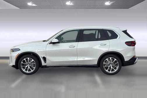 Mineral White Metallic 2026 BMW X5 PHEV xDrive50e