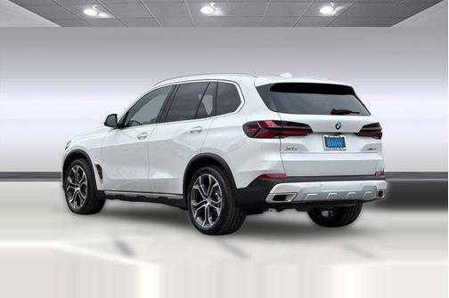 Mineral White Metallic 2026 BMW X5 xDrive40i
