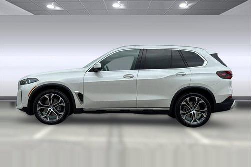 Mineral White Metallic 2026 BMW X5 xDrive40i