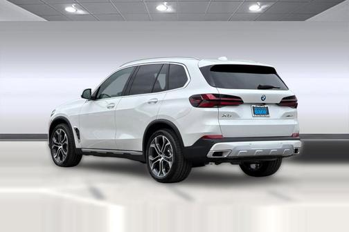 Mineral White Metallic 2026 BMW X5 xDrive40i