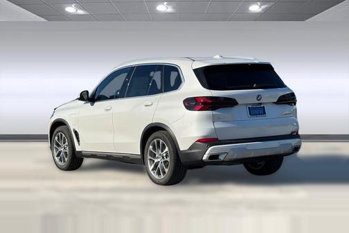 Mineral White Metallic 2026 BMW X5 PHEV xDrive50e
