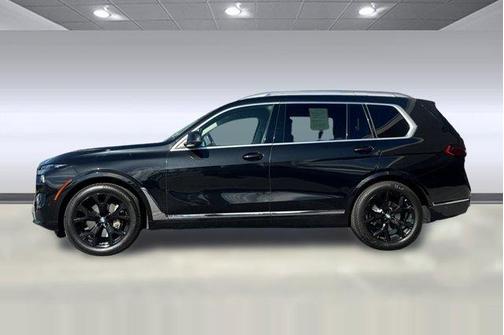Black Sapphire Metallic 2023 BMW X7 xDrive40i