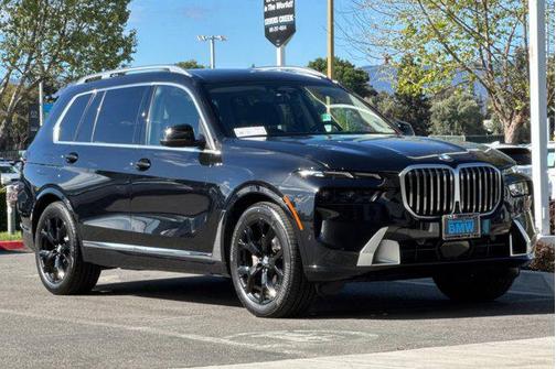 Black Sapphire Metallic 2023 BMW X7 xDrive40i