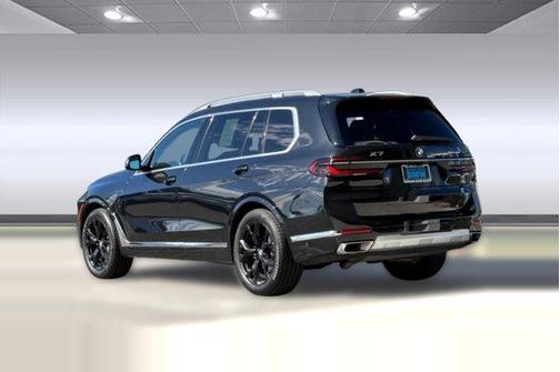 Black Sapphire Metallic 2023 BMW X7 xDrive40i
