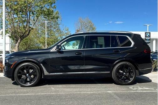 Black Sapphire Metallic 2023 BMW X7 xDrive40i
