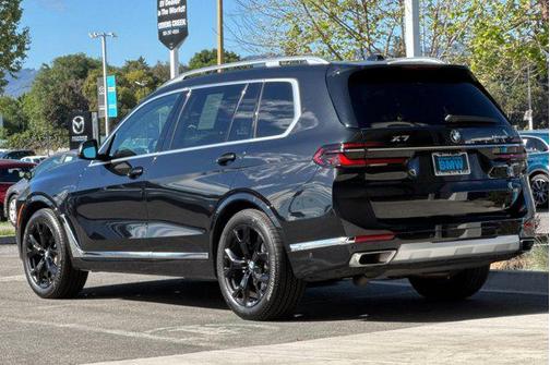 Black Sapphire Metallic 2023 BMW X7 xDrive40i