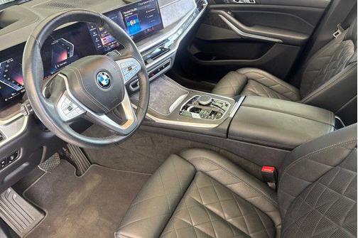 Black Sapphire Metallic 2023 BMW X7 xDrive40i