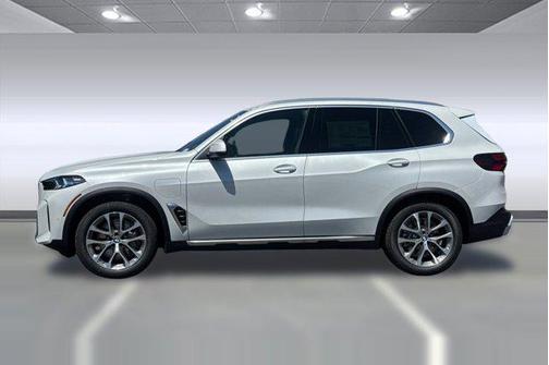 Mineral White Metallic 2026 BMW X5 PHEV xDrive50e