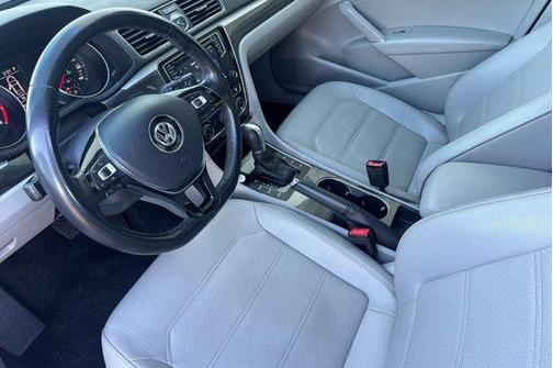 2017 Volkswagen Passat 1.8T SE