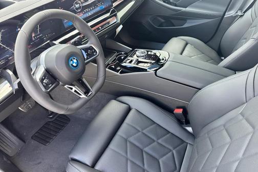 2026 BMW 550e 550e xDrive