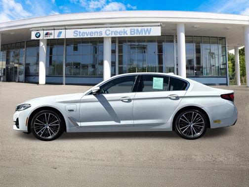 2022 BMW 530e Base