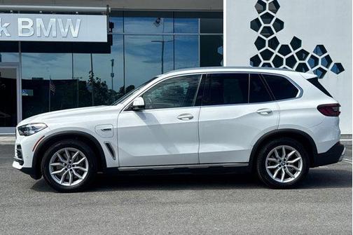 Alpine White 2022 BMW X5 PHEV xDrive45e