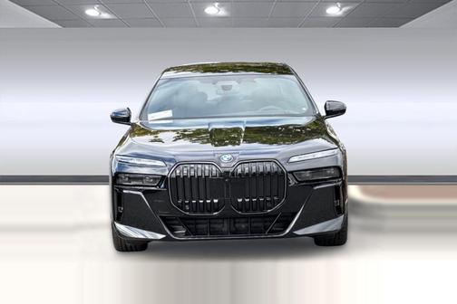 Black Sapphire Metallic 2026 BMW 750e i xDrive