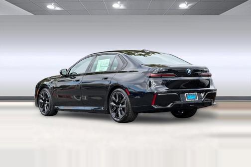 Black Sapphire Metallic 2026 BMW 750e i xDrive