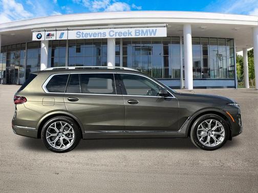 2025 BMW X7 xDrive40i