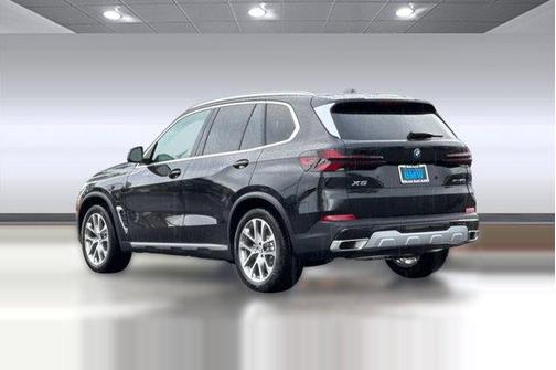 Black Sapphire Metallic 2026 BMW X5 PHEV xDrive50e