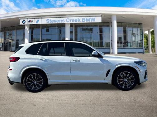 2022 BMW X5 M50i