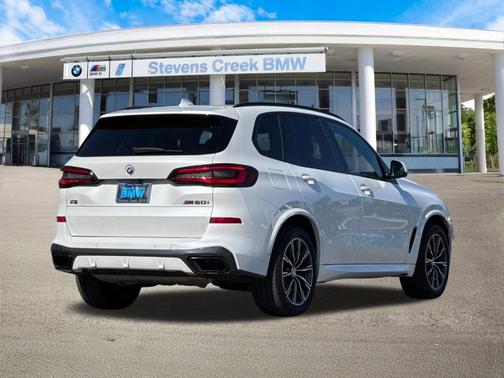2022 BMW X5 M50i