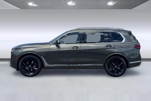 Manhattan Green Metallic 2025 BMW X7 xDrive40i