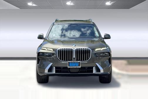 Manhattan Green Metallic 2025 BMW X7 xDrive40i