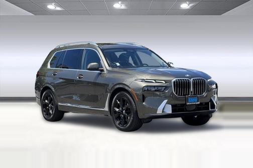 Manhattan Green Metallic 2025 BMW X7 xDrive40i