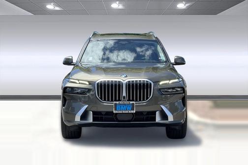 Manhattan Green Metallic 2025 BMW X7 xDrive40i