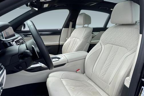 Black Sapphire Metallic 2021 BMW 750 i xDrive