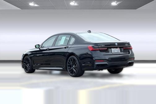 Black Sapphire Metallic 2021 BMW 750 i xDrive