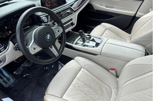 Black Sapphire Metallic 2021 BMW 750 i xDrive