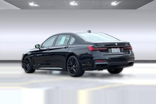 Black Sapphire Metallic 2021 BMW 750 i xDrive