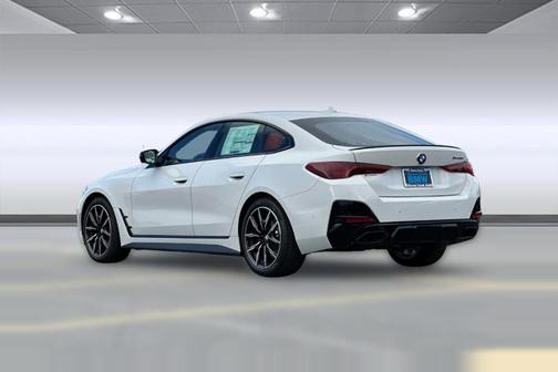 Alpine White 2026 BMW M440 i