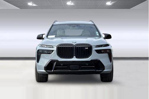2023 BMW X7 M60i