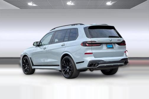 2023 BMW X7 M60i
