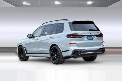 2023 BMW X7 M60i