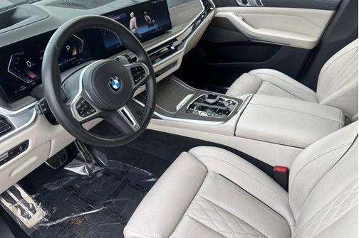 2023 BMW X7 M60i