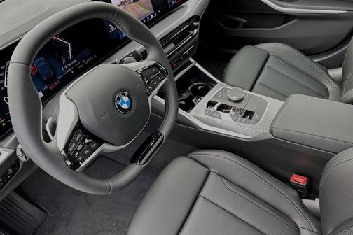 2025 BMW 330 i xDrive
