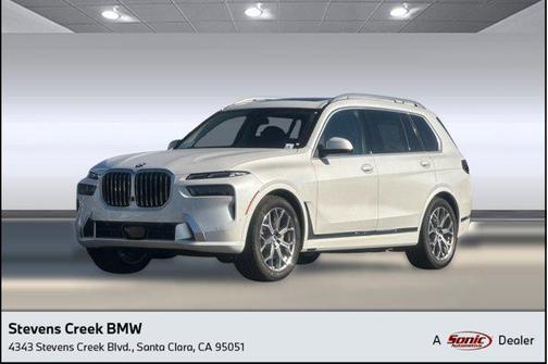 Mineral White Metallic 2026 BMW X7 xDrive40i