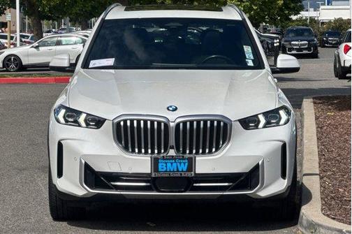 White 2024 BMW X5 xDrive40i