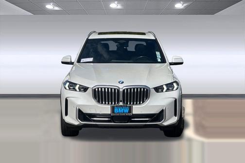 White 2024 BMW X5 xDrive40i