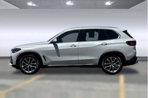 Mineral White Metallic 2023 BMW X5 xDrive40i