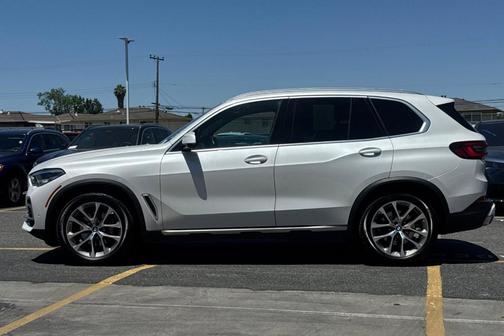Mineral White Metallic 2023 BMW X5 xDrive40i
