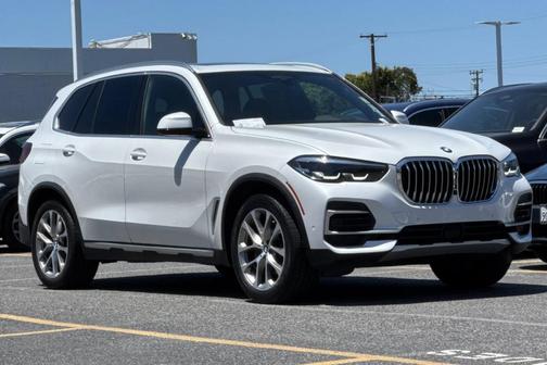 Mineral White Metallic 2023 BMW X5 xDrive40i