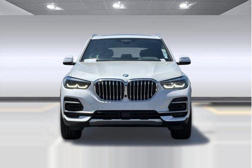 Mineral White Metallic 2023 BMW X5 xDrive40i