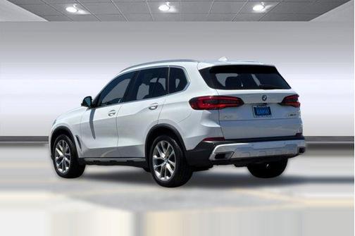 Mineral White Metallic 2023 BMW X5 xDrive40i
