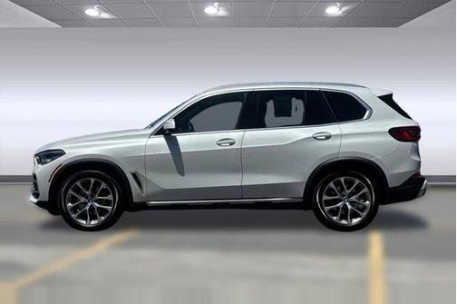 Mineral White Metallic 2023 BMW X5 xDrive40i