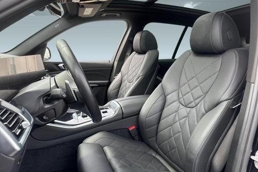 Black Sapphire Metallic 2024 BMW X5 sDrive40i