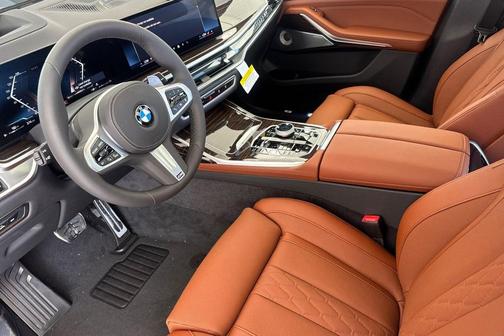 Carbon Black Metallic 2027 BMW X7 xDrive40i